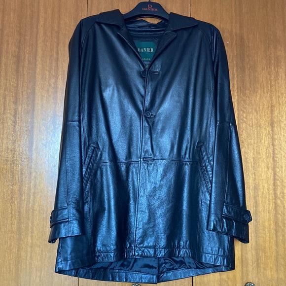 Danier Men’s Leather Jacket - Picture 3 of 17